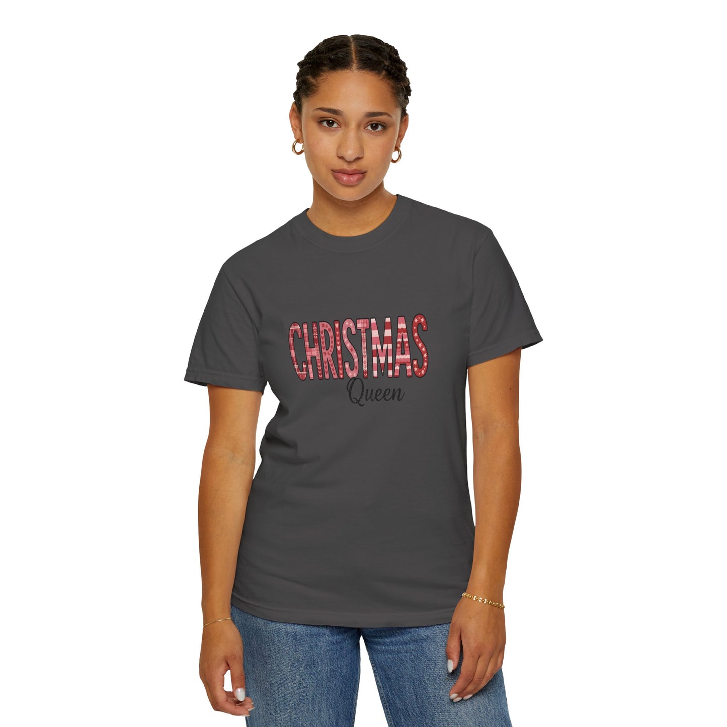 Christmas Queen Pinkmas T-shirt,this pink Christmas tee offers unparalleled comfort, making it a fabulous holiday graphic tee for all your festive activities.