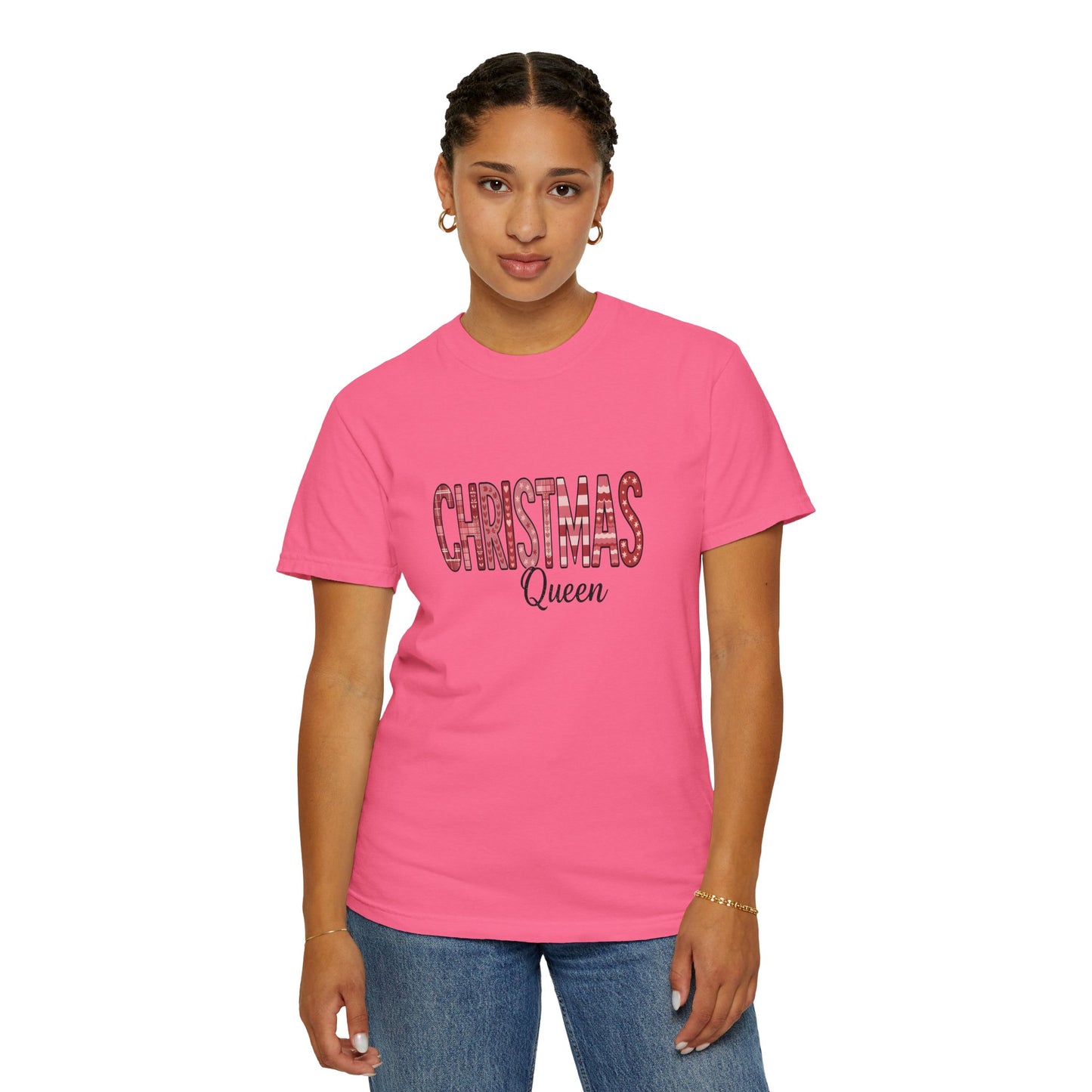Christmas Queen Pinkmas T-shirt,this pink Christmas tee offers unparalleled comfort, making it a fabulous holiday graphic tee for all your festive activities.