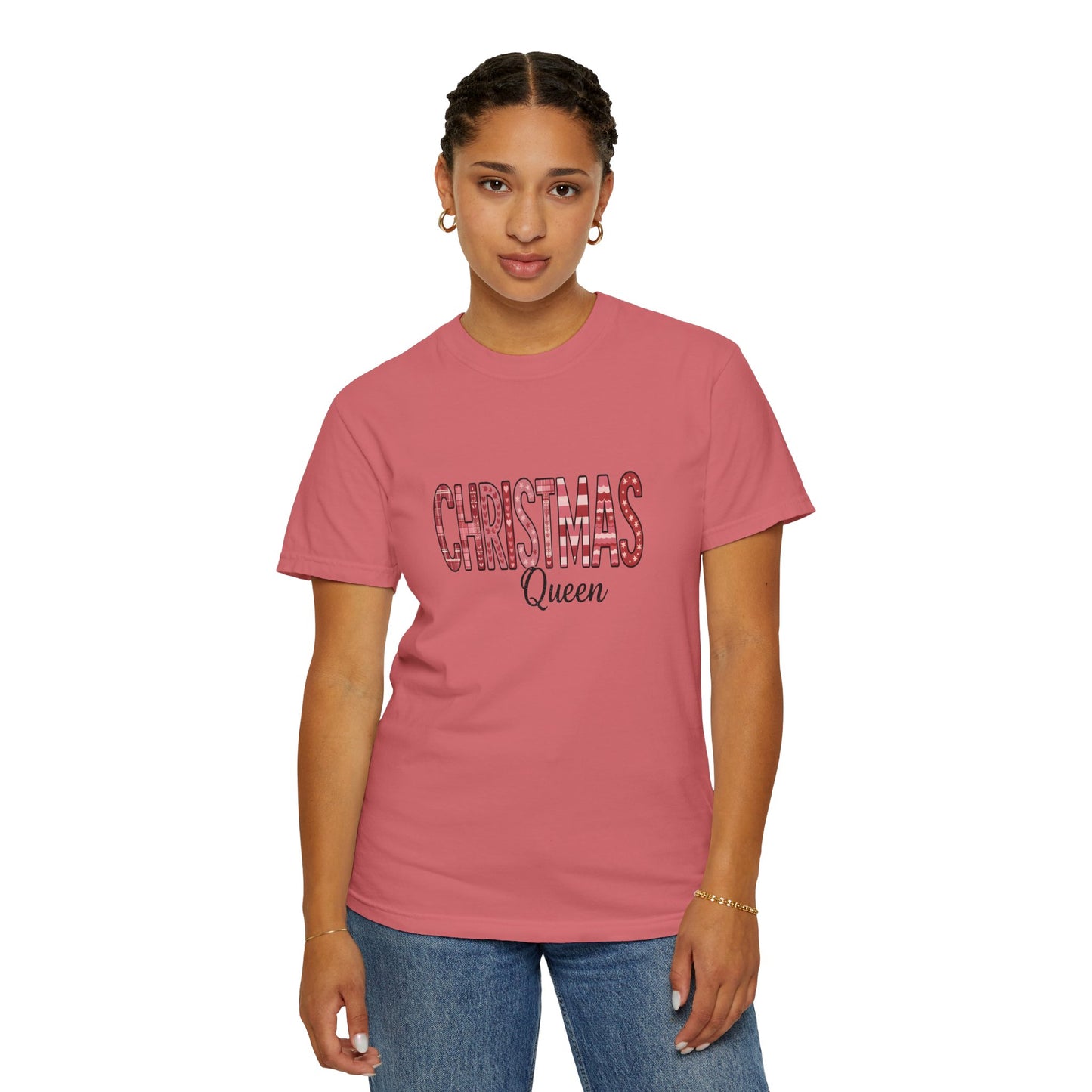 Christmas Queen Pinkmas T-shirt,this pink Christmas tee offers unparalleled comfort, making it a fabulous holiday graphic tee for all your festive activities.