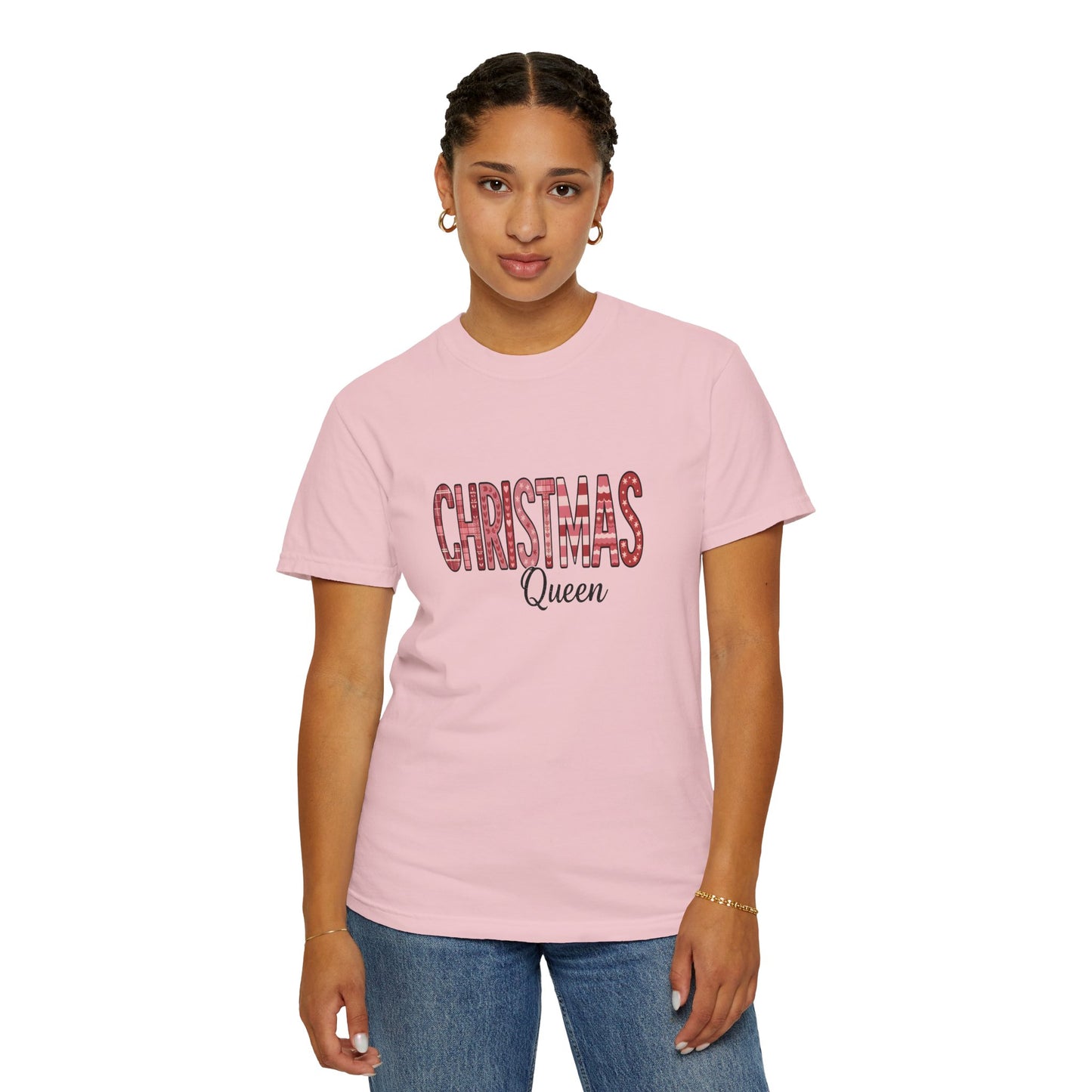 Christmas Queen Pinkmas T-shirt,this pink Christmas tee offers unparalleled comfort, making it a fabulous holiday graphic tee for all your festive activities.