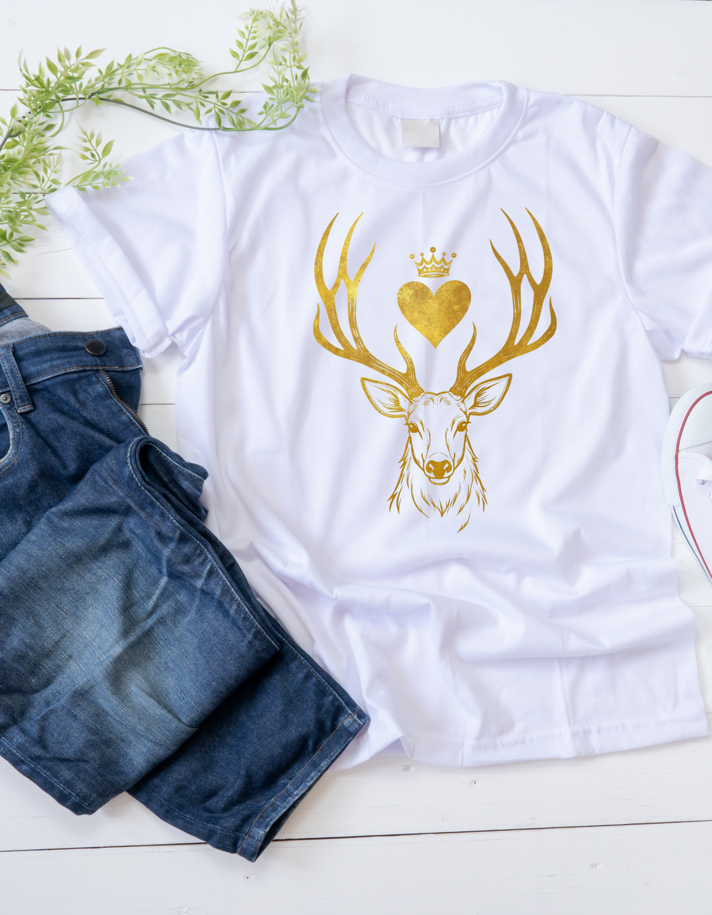 Heir of Fire T-Shirt, Aelin Ashryver Galathynius, Ideal for readers and book geeks, this T-shirt is great for celebrating bookish occasions and gifting to fellow book enthusiasts.