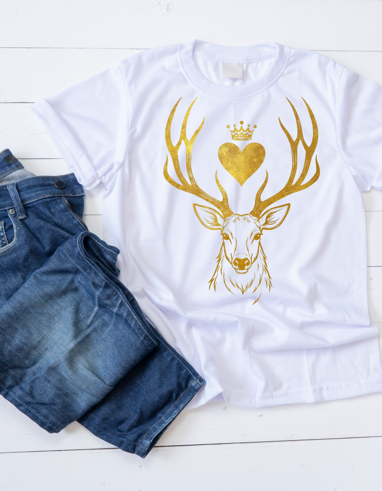 Heir of Fire T-Shirt, Aelin Ashryver Galathynius, Ideal for readers and book geeks, this T-shirt is great for celebrating bookish occasions and gifting to fellow book enthusiasts.