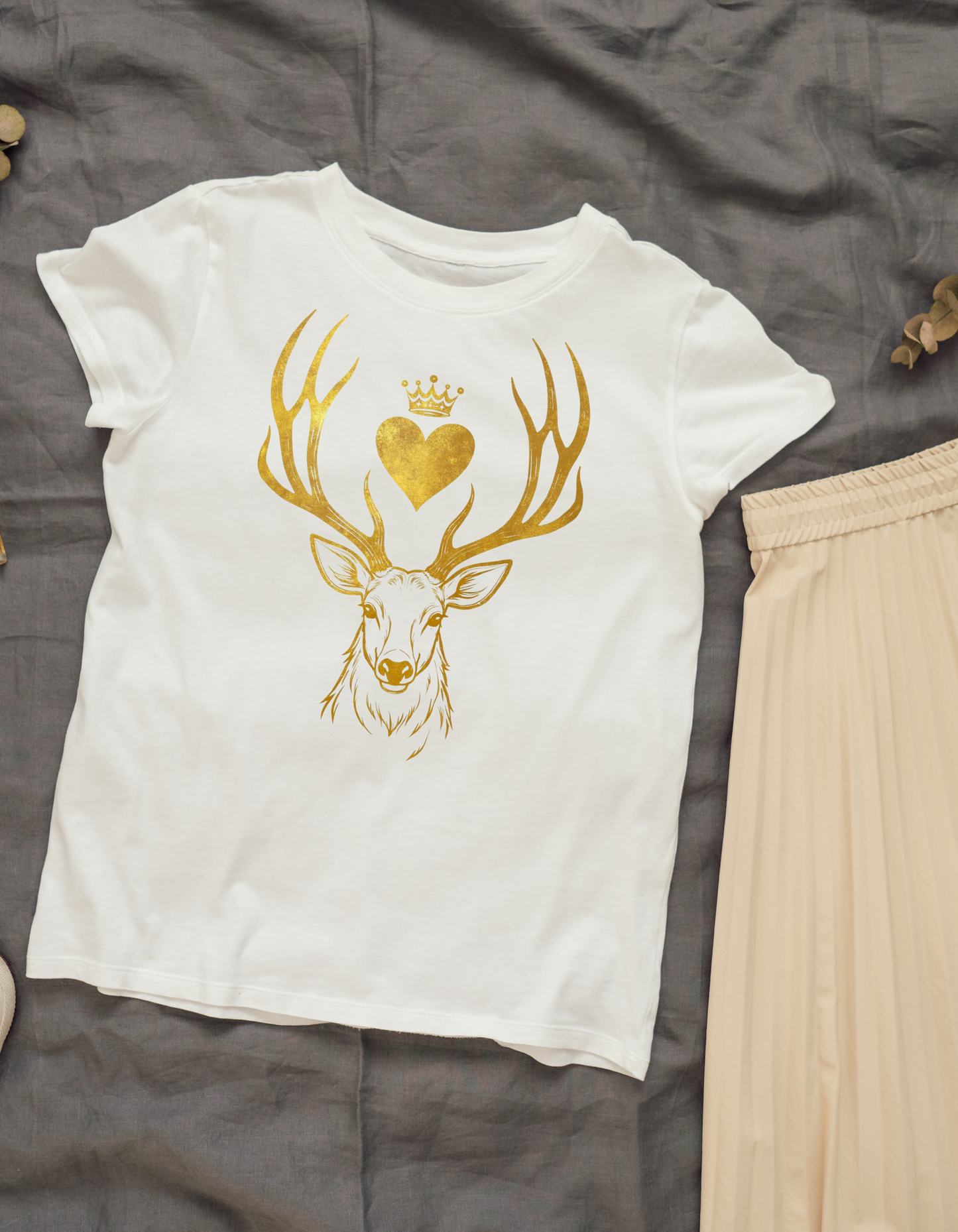 Heir of Fire T-Shirt, Aelin Ashryver Galathynius, Ideal for readers and book geeks, this T-shirt is great for celebrating bookish occasions and gifting to fellow book enthusiasts.