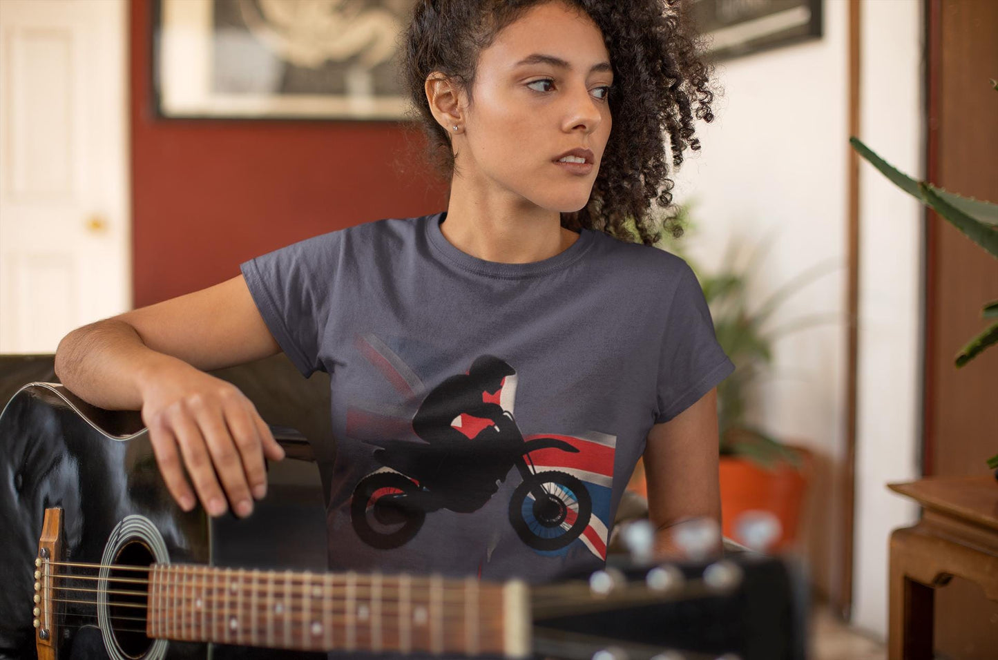 Union Jack T-shirt Motorcross, Whether you’re sporting it as a motocross shirt or a casual day out, this UK flag T-shirt is your ticket to riding in true British spirit.