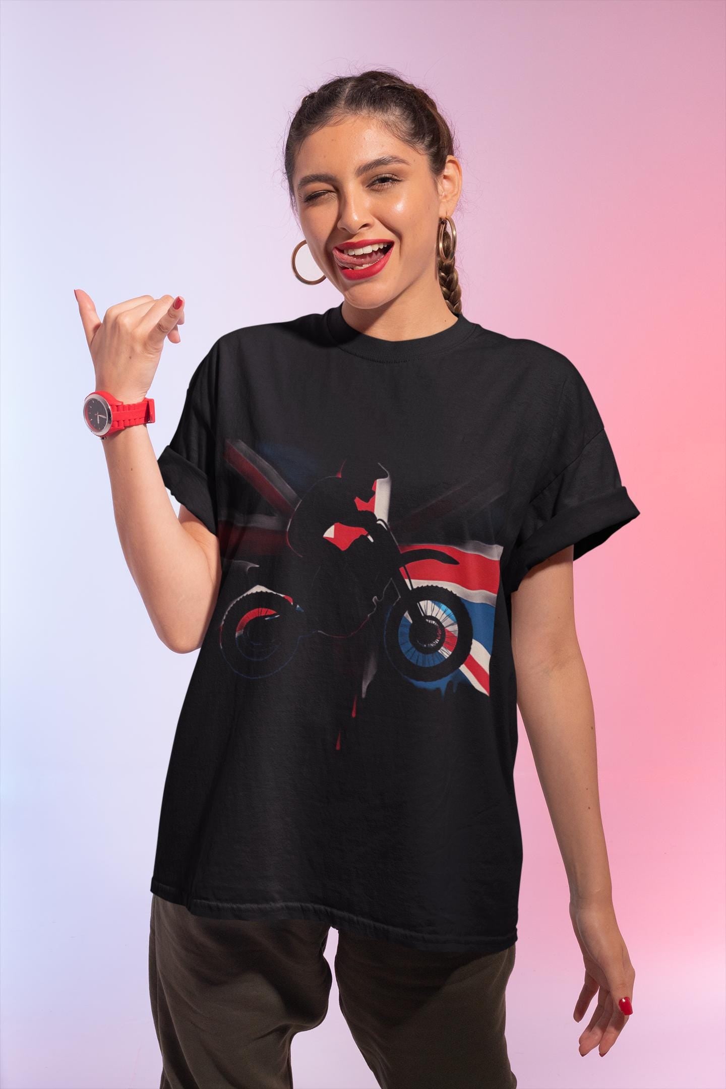 Union Jack T-shirt Motorcross, Whether you’re sporting it as a motocross shirt or a casual day out, this UK flag T-shirt is your ticket to riding in true British spirit.
