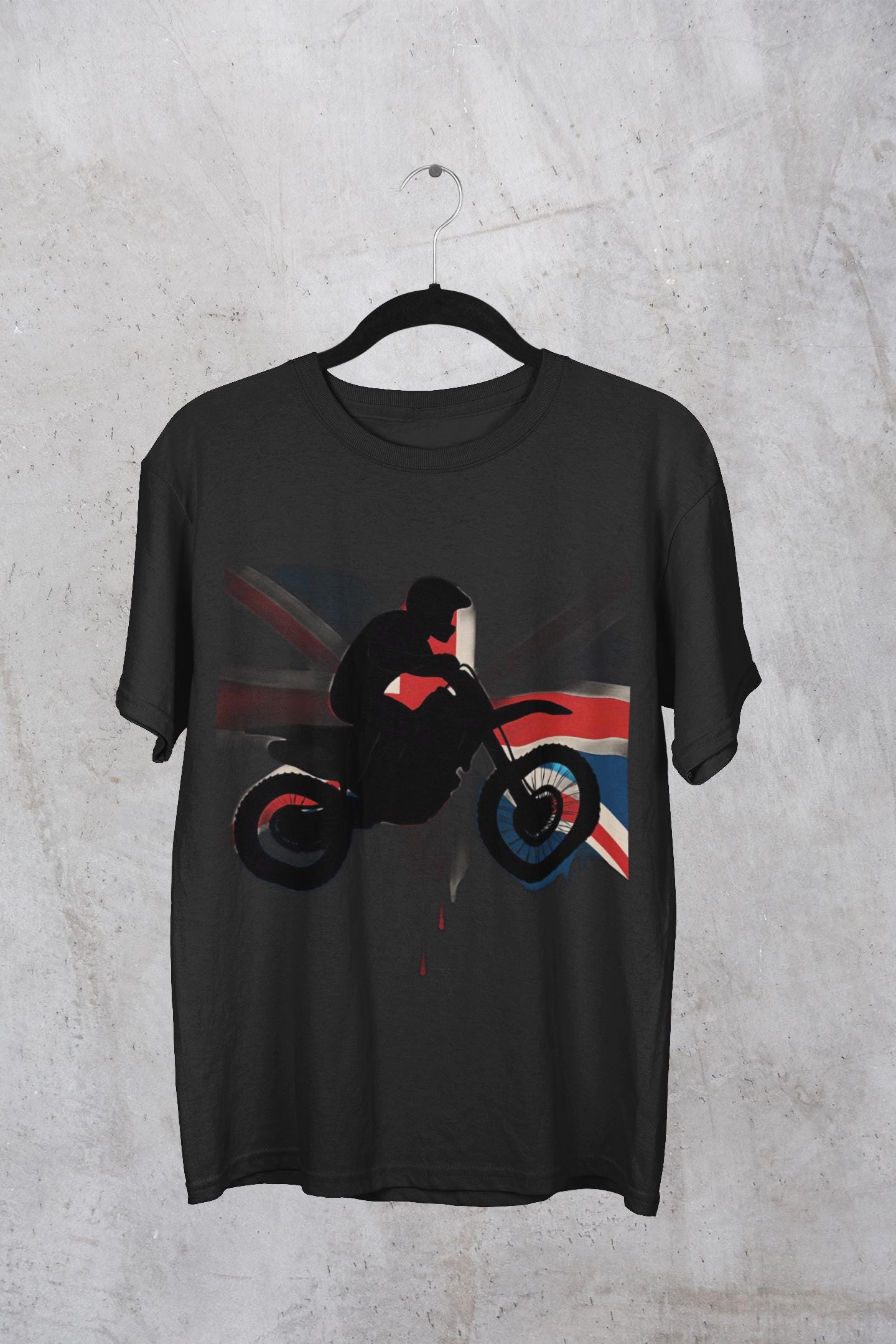Union Jack T-shirt Motorcross, Whether you’re sporting it as a motocross shirt or a casual day out, this UK flag T-shirt is your ticket to riding in true British spirit.