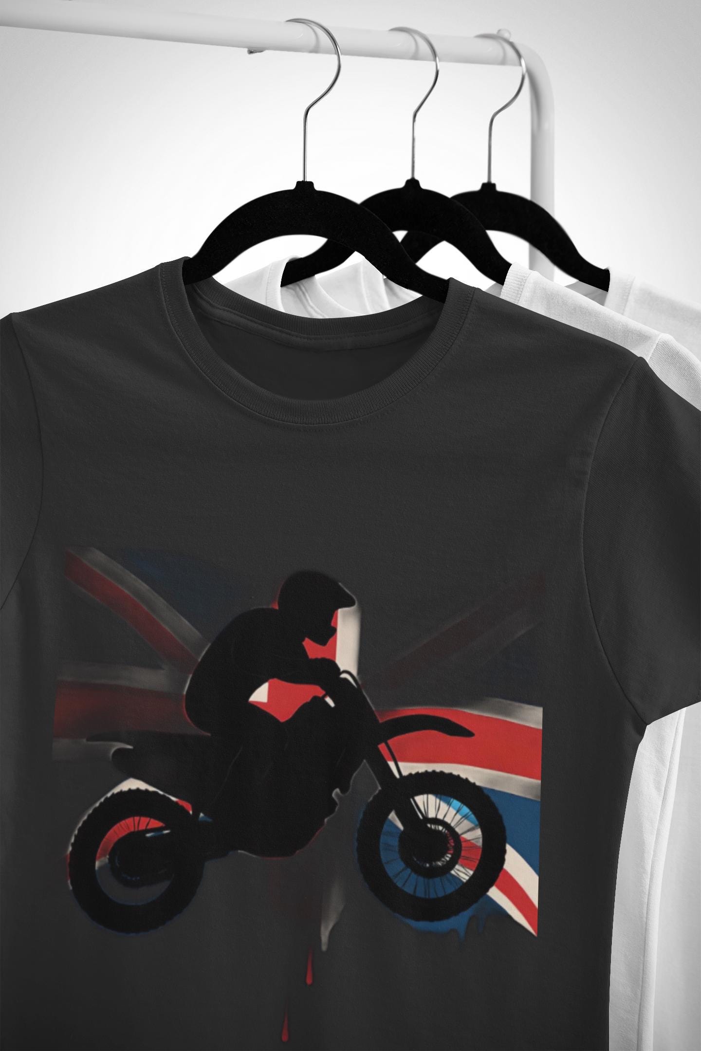Union Jack T-shirt Motorcross, Whether you’re sporting it as a motocross shirt or a casual day out, this UK flag T-shirt is your ticket to riding in true British spirit.