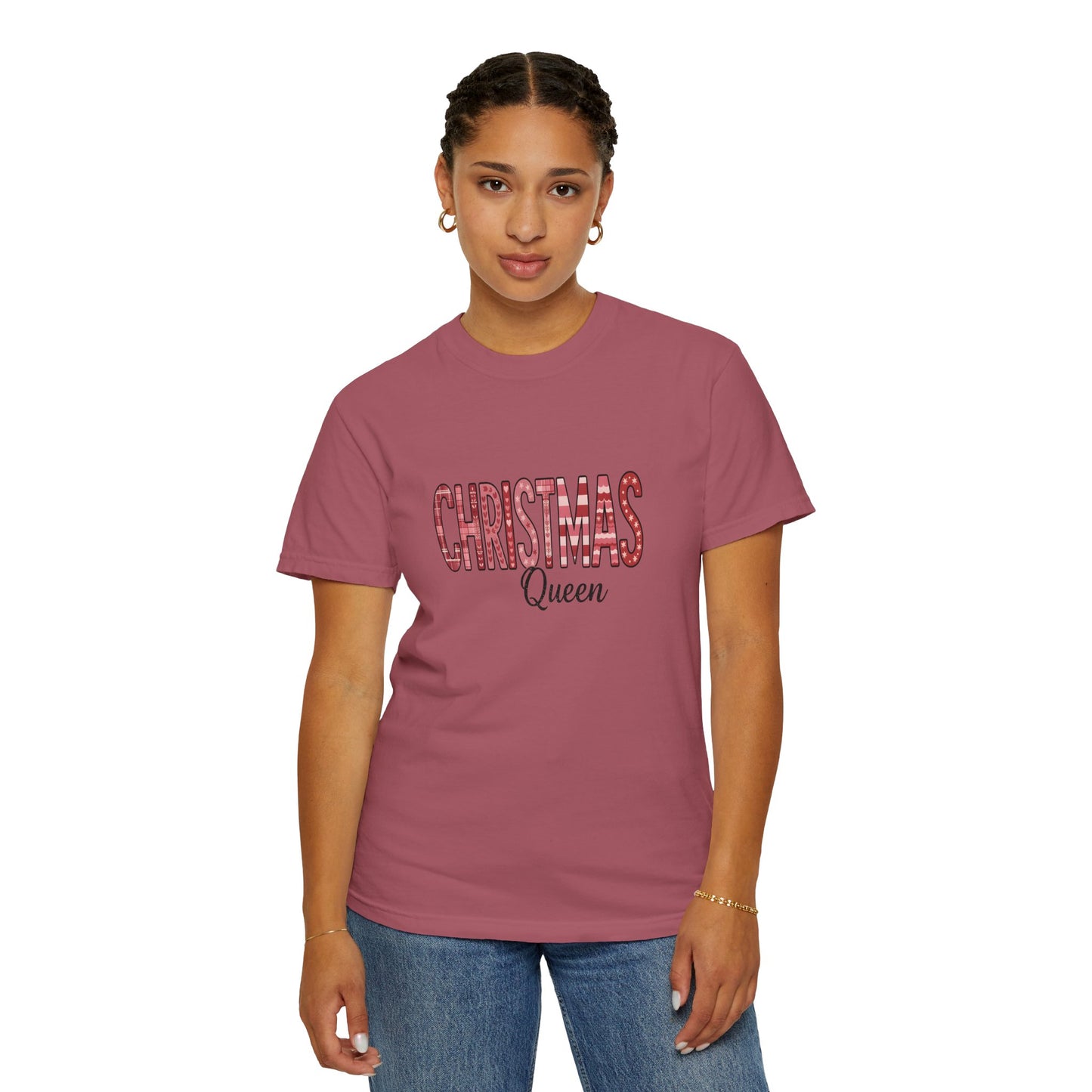 Christmas Queen Pinkmas T-shirt,this pink Christmas tee offers unparalleled comfort, making it a fabulous holiday graphic tee for all your festive activities.