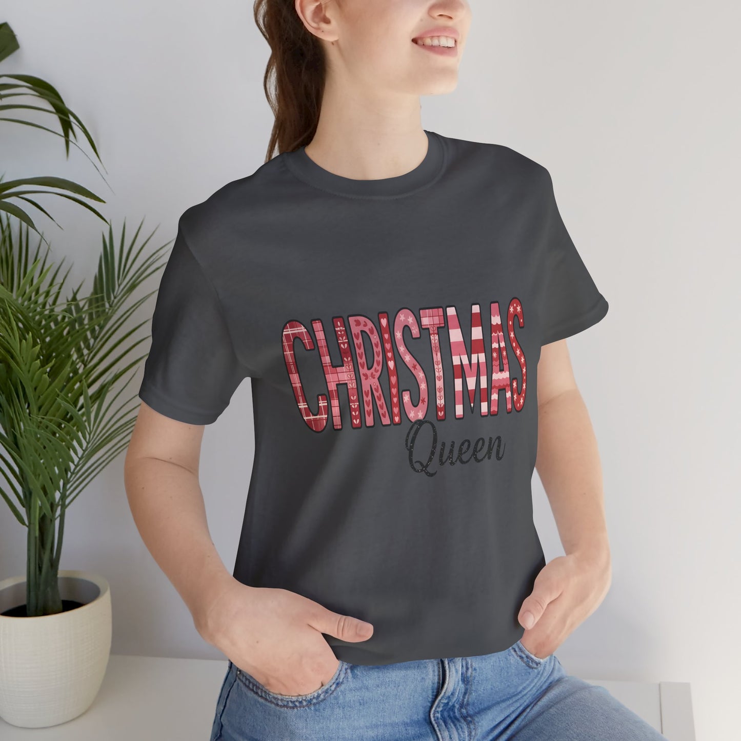 Christmas Queen Pinkmas T-shirt, Perfect for a sister XMAS gift or a Christmas mom gift, this festive shirt captures the essence of a very merry Christmas
