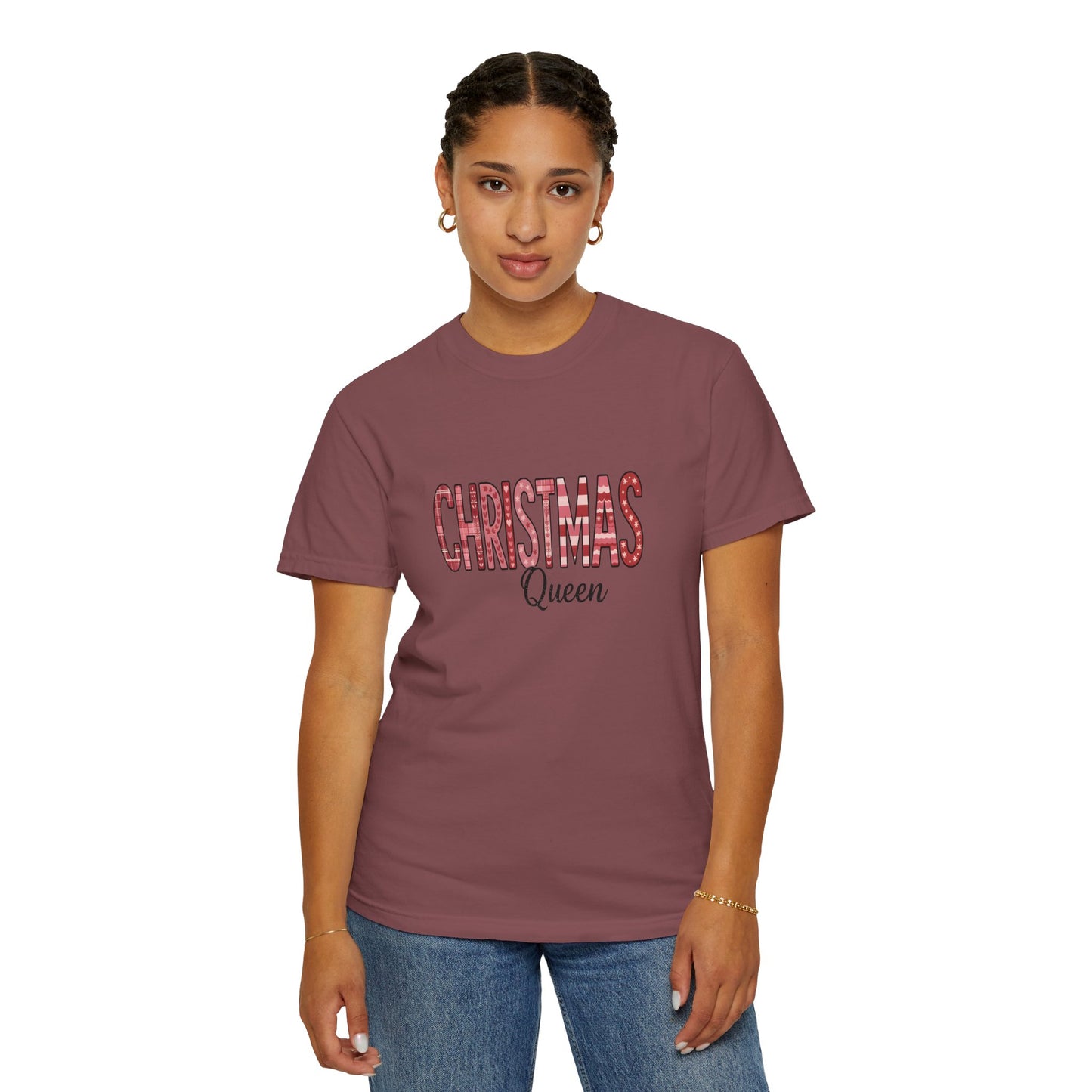 Christmas Queen Pinkmas T-shirt,this pink Christmas tee offers unparalleled comfort, making it a fabulous holiday graphic tee for all your festive activities.