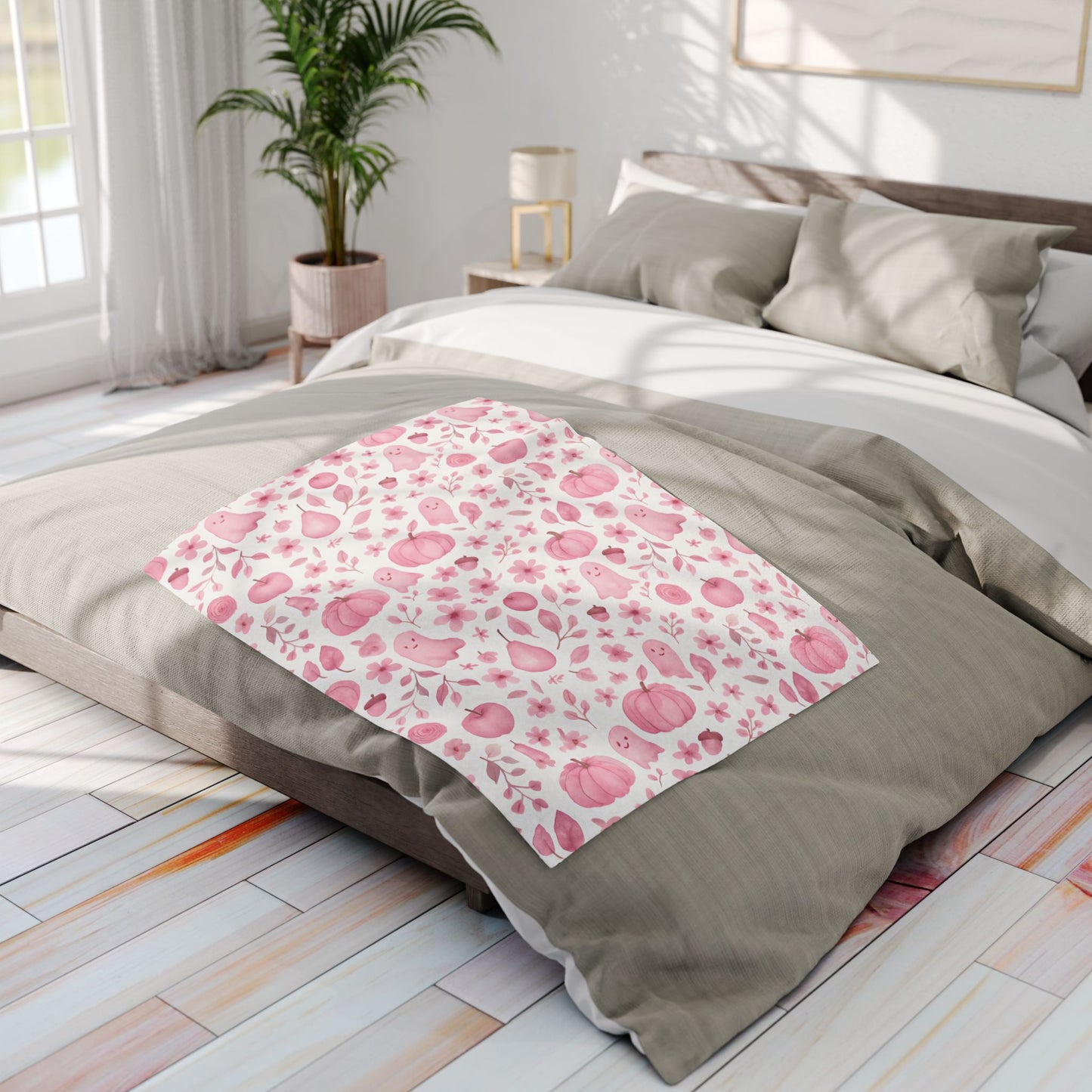 Pink Halloween Ghost Fleece Throw Blanket, this ghost blanket effortlessly transforms any space into a magical haven where autumn chills are met with warmth.