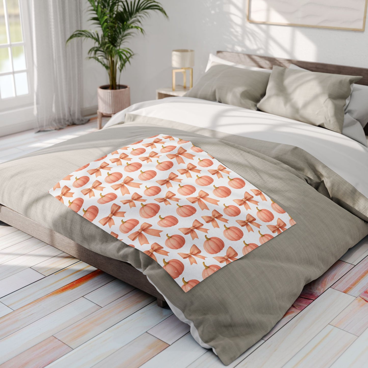 Pink Pumpkins & Pink Bow Artic Fleece Blanket, Perfect for adding a touch of girly Halloween charm, this autumn blanket effortlessly combines the playful allure of pink pumpkin decor.