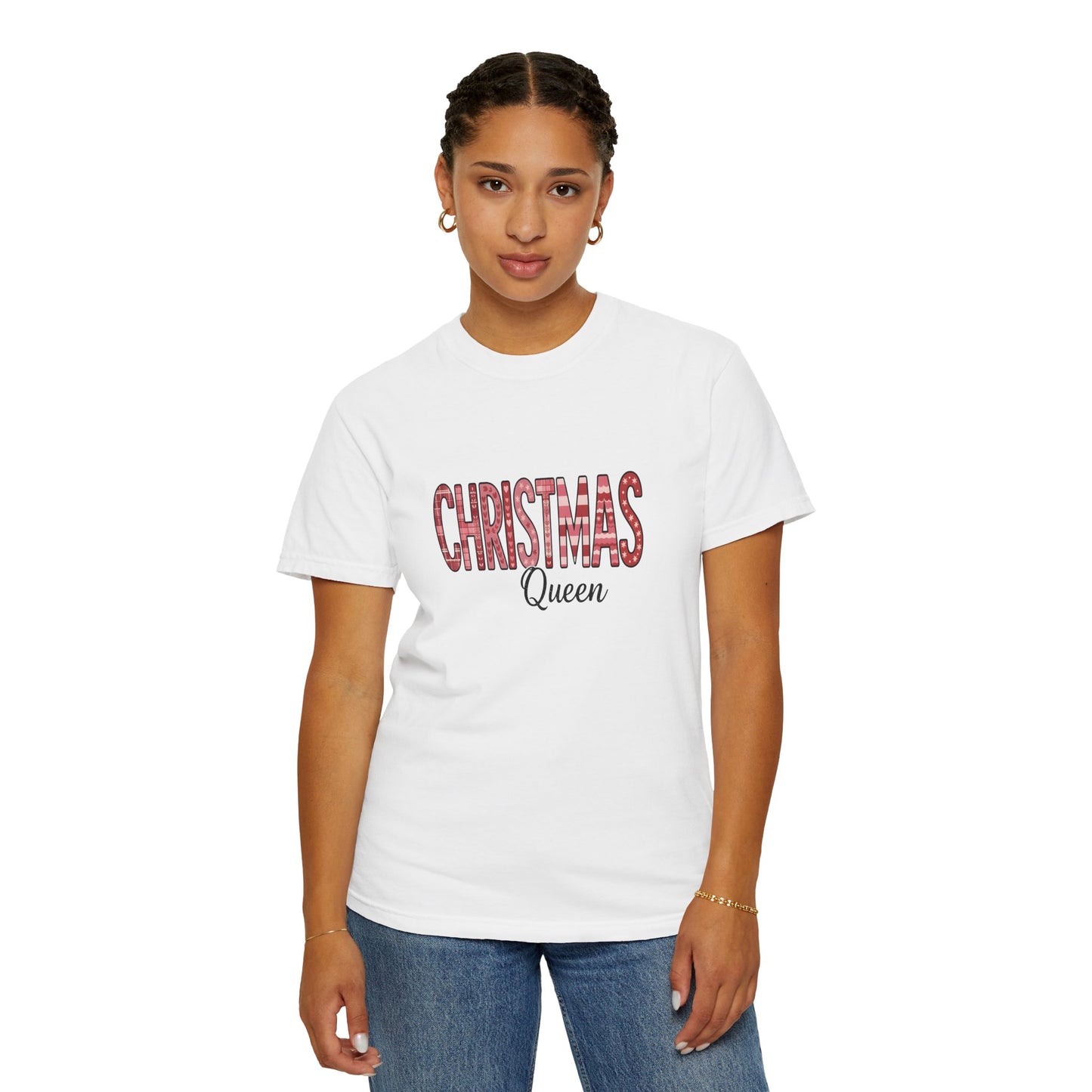 Christmas Queen Pinkmas T-shirt,this pink Christmas tee offers unparalleled comfort, making it a fabulous holiday graphic tee for all your festive activities.