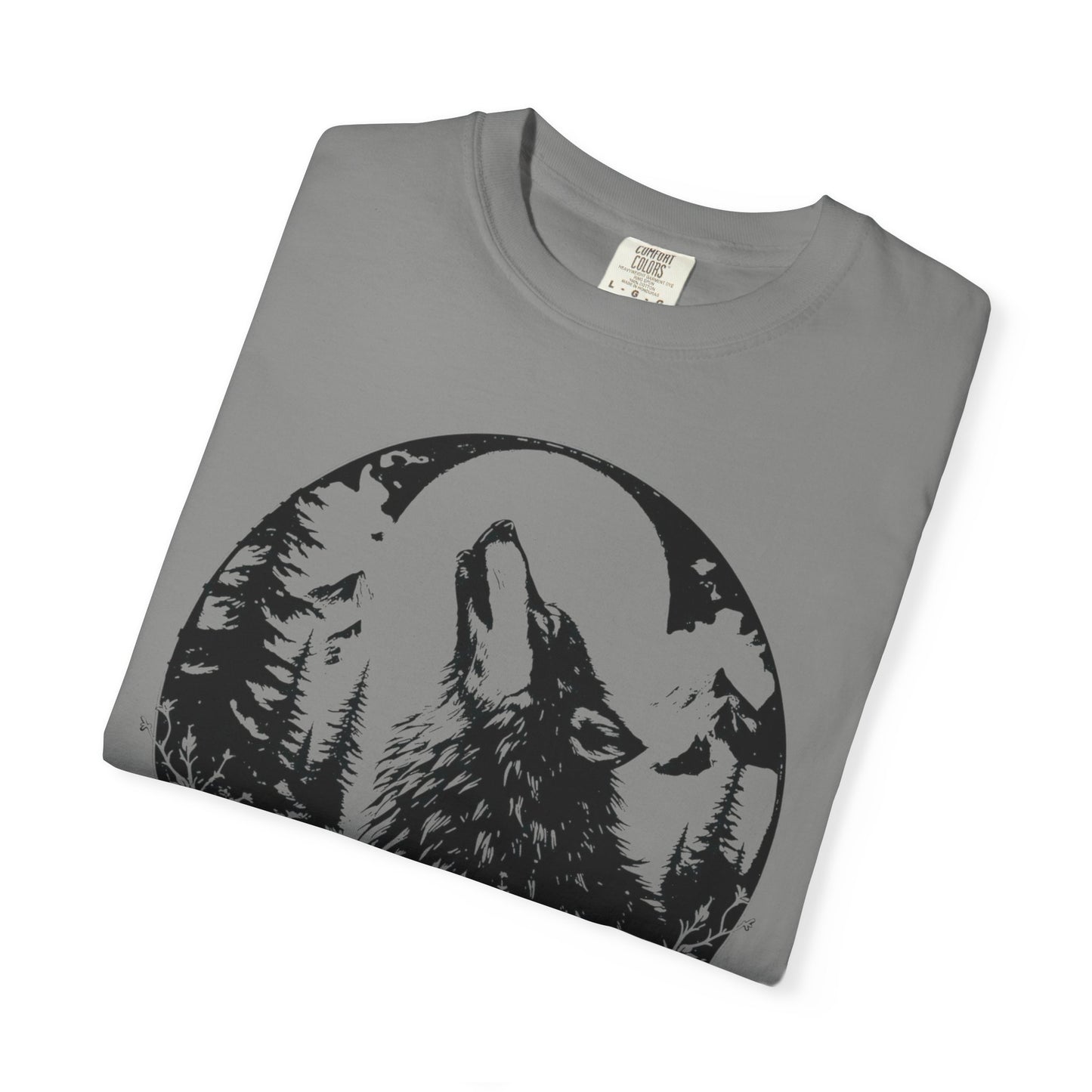 Vintage Wolf Shirt | 90s Grunge Animal Tee | Wilderness Nature Graphic Tee