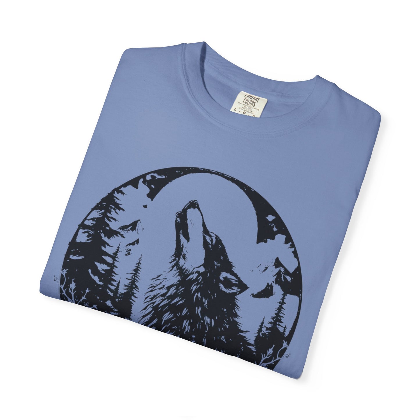 Vintage Wolf Shirt | 90s Grunge Animal Tee | Wilderness Nature Graphic Tee